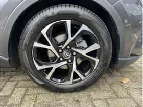 Toyota C-HR (2022) thumbnail 19