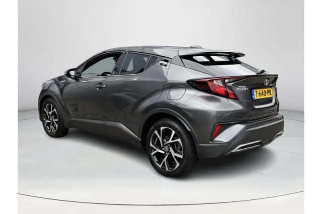 Toyota C-HR (2022) thumbnail 3