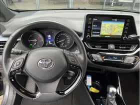 Toyota C-HR (2022) thumbnail 8