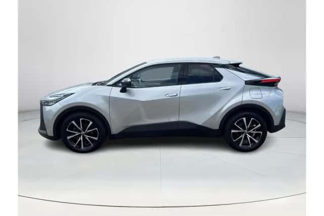 Toyota C-HR (2024) thumbnail 2