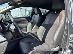 Toyota C-HR (2017) thumbnail 11