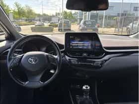 Toyota C-HR (2017) thumbnail 13