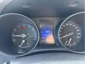 Toyota C-HR (2017) thumbnail 14