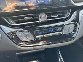 Toyota C-HR (2017) thumbnail 20