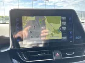 Toyota C-HR (2017) thumbnail 22