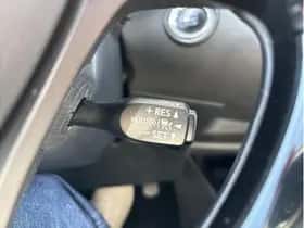 Toyota C-HR (2017) thumbnail 23