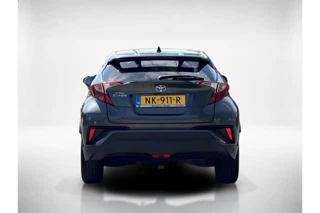 Toyota C-HR (2017) thumbnail 4