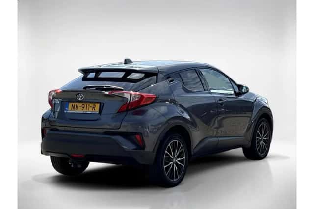 Toyota C-HR (2017) thumbnail 5