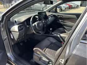 Toyota C-HR (2017) thumbnail 9