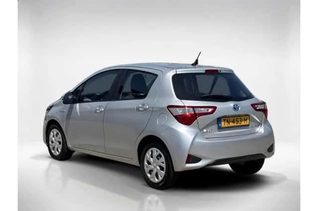 Toyota Yaris (2018) thumbnail 3