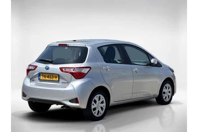 Toyota Yaris (2018) thumbnail 5