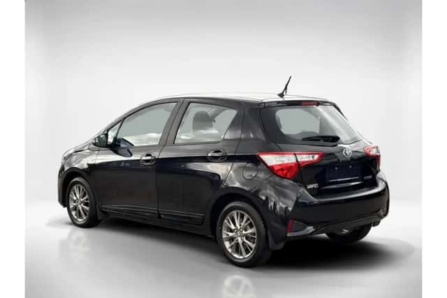 Toyota Yaris (2017) thumbnail 3