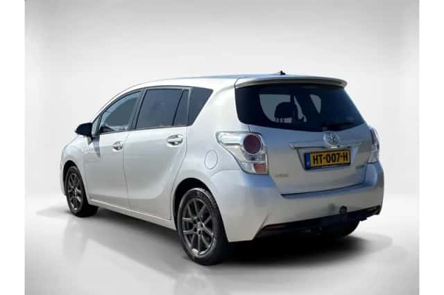 Toyota Verso (2016) thumbnail 3