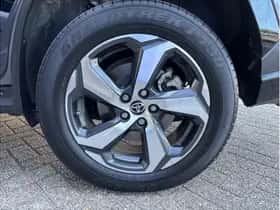 Toyota RAV4 (2022) thumbnail 9