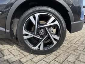 Toyota C-HR (2023) thumbnail 18