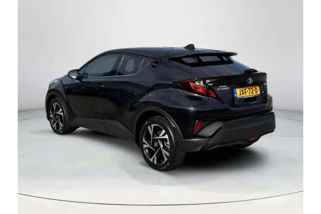 Toyota C-HR (2023) thumbnail 3