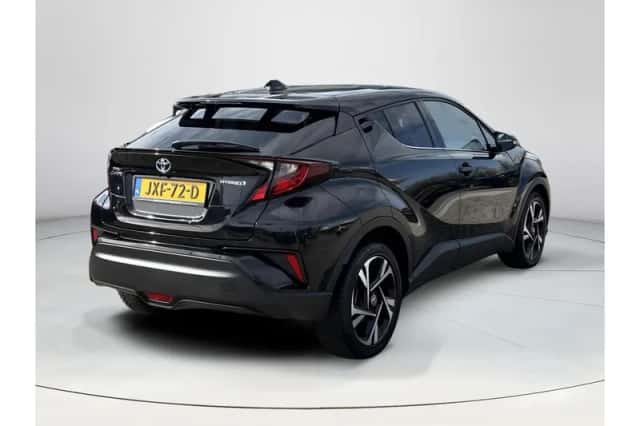 Toyota C-HR (2023) thumbnail 5