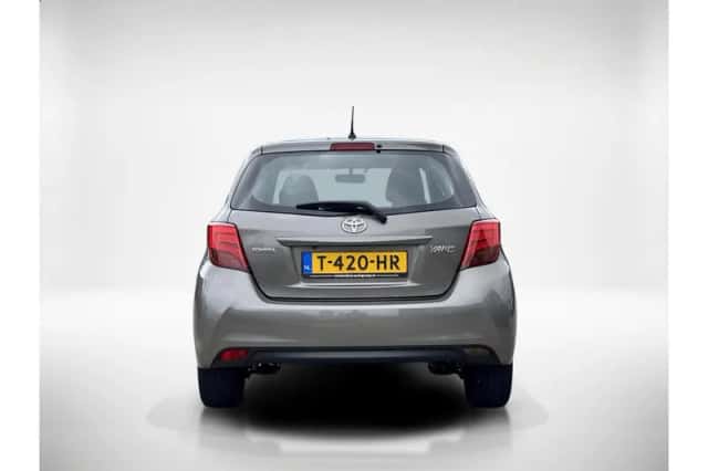 Toyota Yaris (2016) thumbnail 4