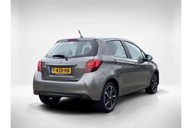 Toyota Yaris (2016) thumbnail 5