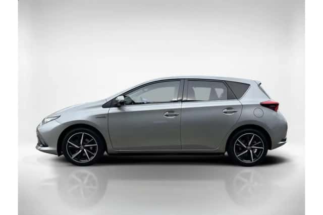 Toyota Auris (2017) thumbnail 2