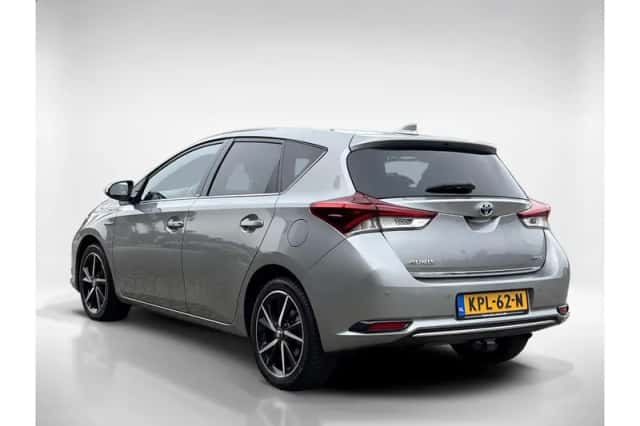 Toyota Auris (2017) thumbnail 3