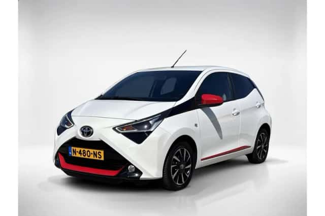 Toyota Aygo (2021) thumbnail 1
