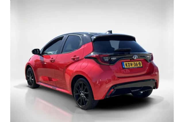 Toyota Yaris (2023) thumbnail 3