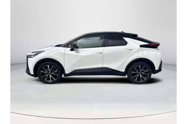 Toyota C-HR (2025) thumbnail 2