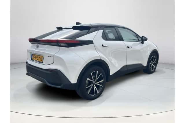 Toyota C-HR (2025) thumbnail 5