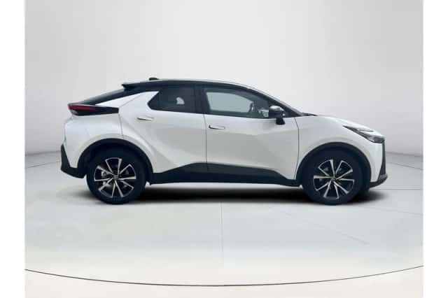 Toyota C-HR (2025) thumbnail 6