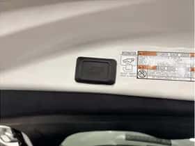 Toyota RAV4 (2017) thumbnail 11