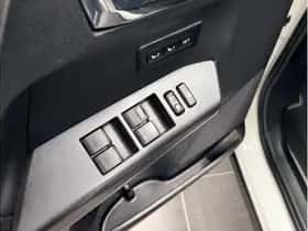 Toyota RAV4 (2017) thumbnail 30