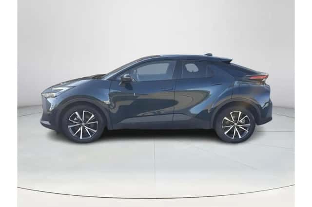 Toyota C-HR (2025) thumbnail 2
