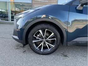 Toyota C-HR (2025) thumbnail 9