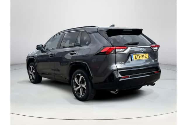 Toyota RAV4 (2022) thumbnail 3