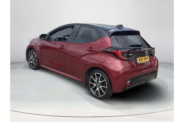 Toyota Yaris (2020) thumbnail 3