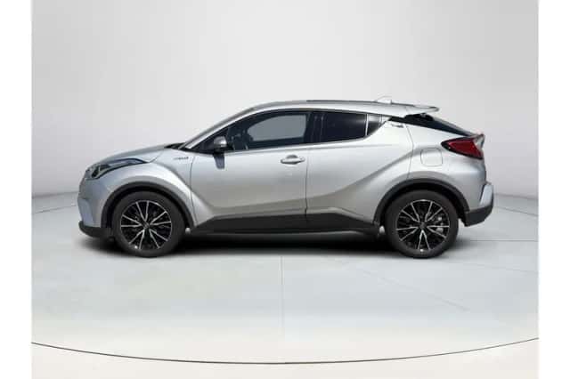 Toyota C-HR (2017) thumbnail 2
