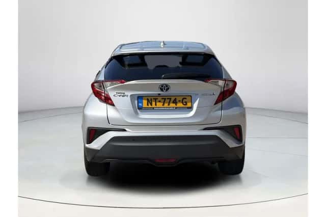 Toyota C-HR (2017) thumbnail 4