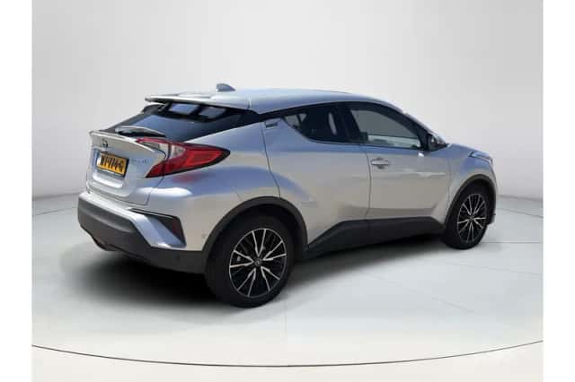 Toyota C-HR (2017) thumbnail 5