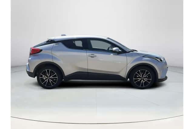 Toyota C-HR (2017) thumbnail 6