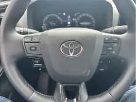 Toyota C-HR (2025) thumbnail 16