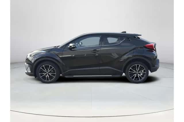 Toyota C-HR (2016) thumbnail 2