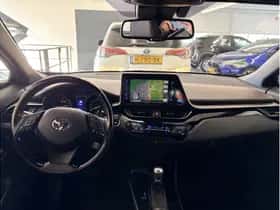 Toyota C-HR (2016) thumbnail 11