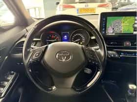 Toyota C-HR (2016) thumbnail 12