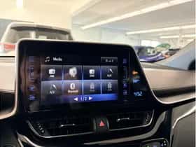 Toyota C-HR (2016) thumbnail 16