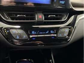 Toyota C-HR (2016) thumbnail 17
