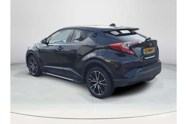 Toyota C-HR (2016) thumbnail 3