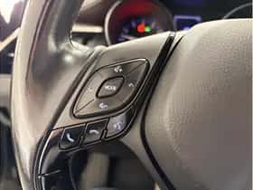 Toyota C-HR (2016) thumbnail 22