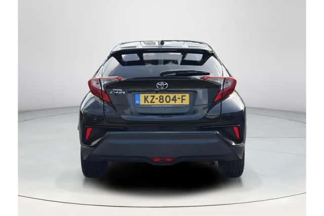Toyota C-HR (2016) thumbnail 4