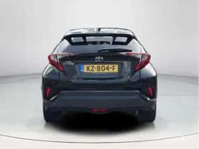 Toyota C-HR (2016) thumbnail 4